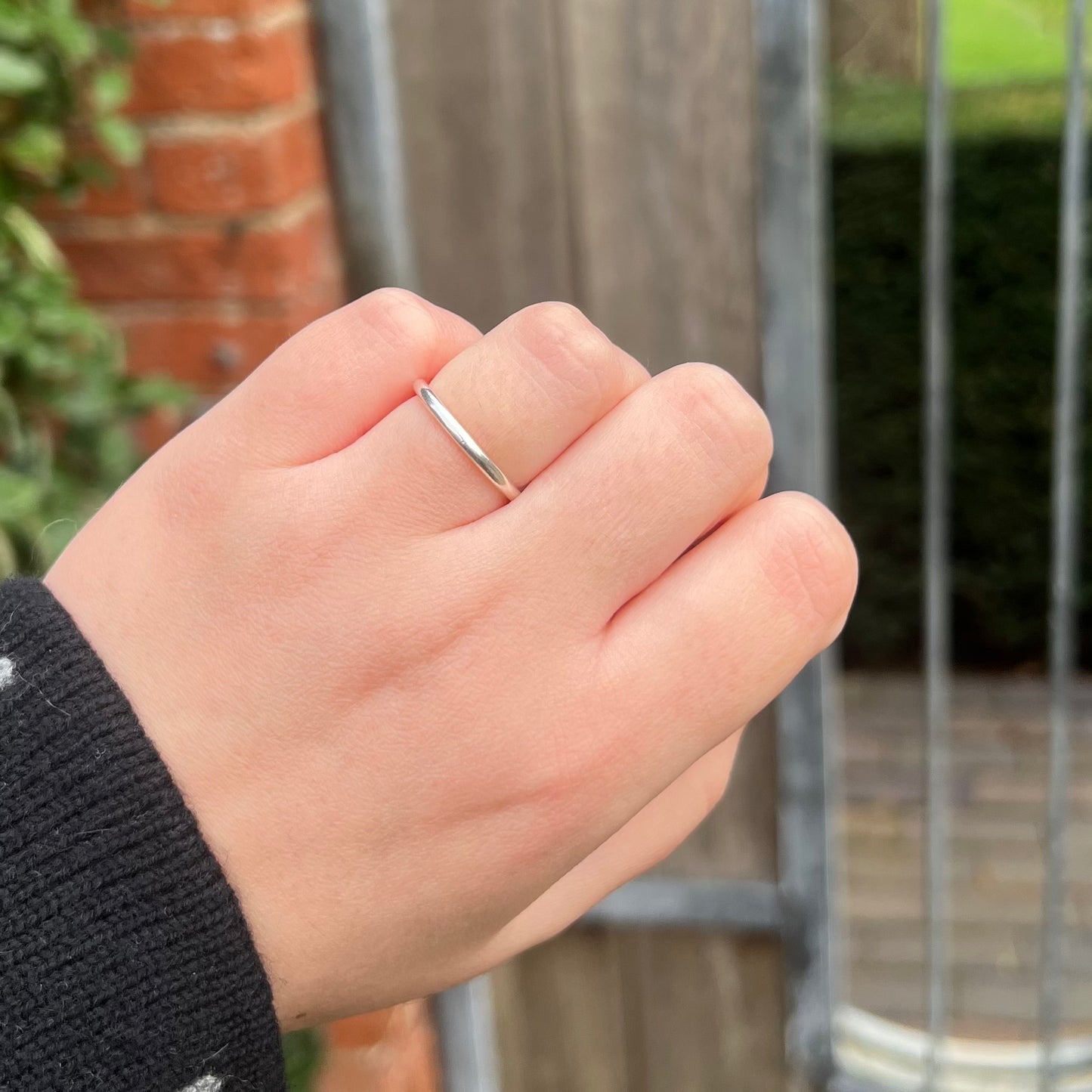Shiny round silver band