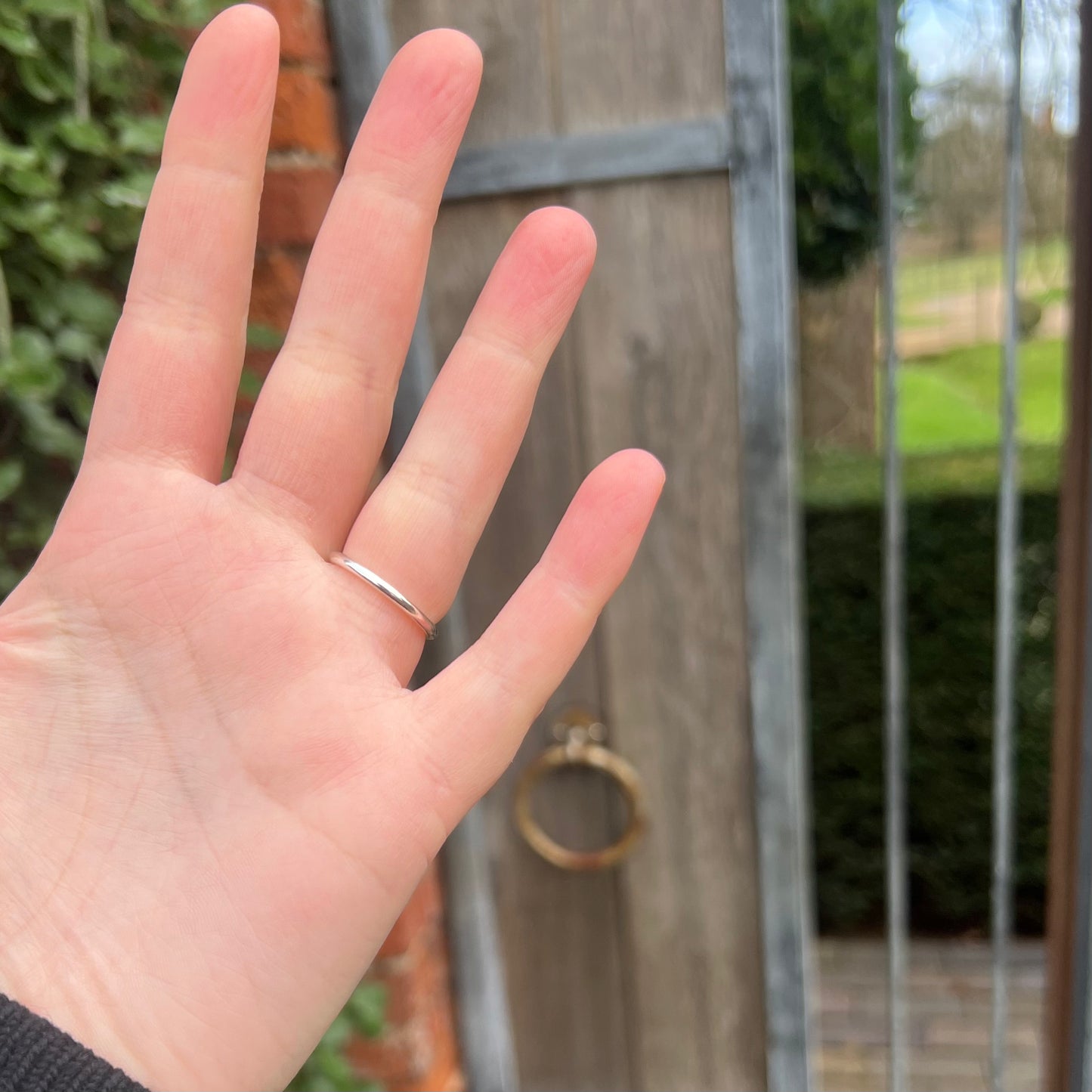 Shiny round silver band
