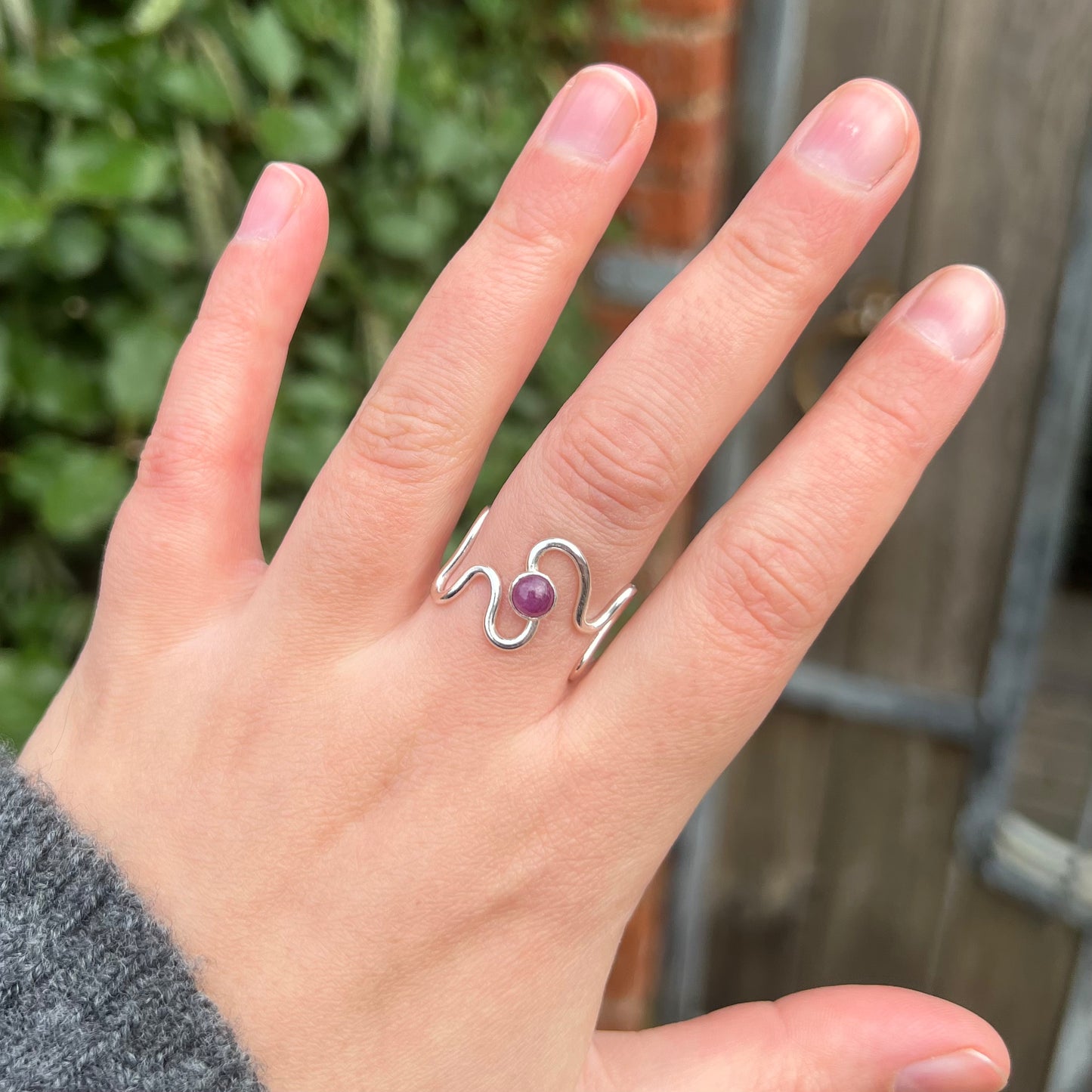Gemstone ripple ring