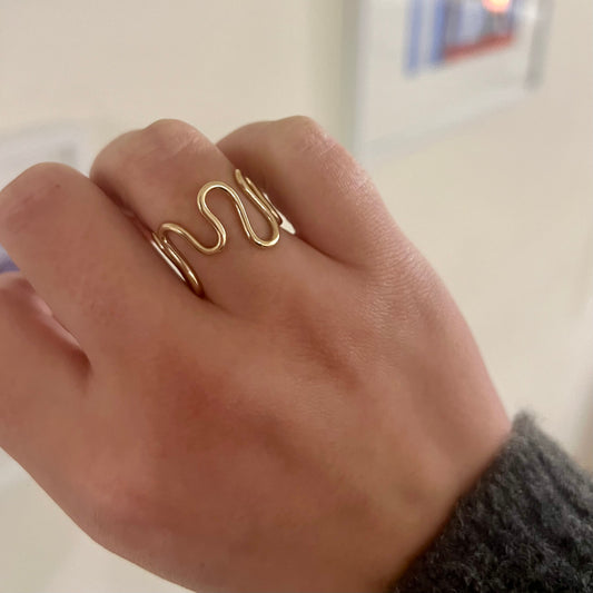 The 9ct gold ripple ring