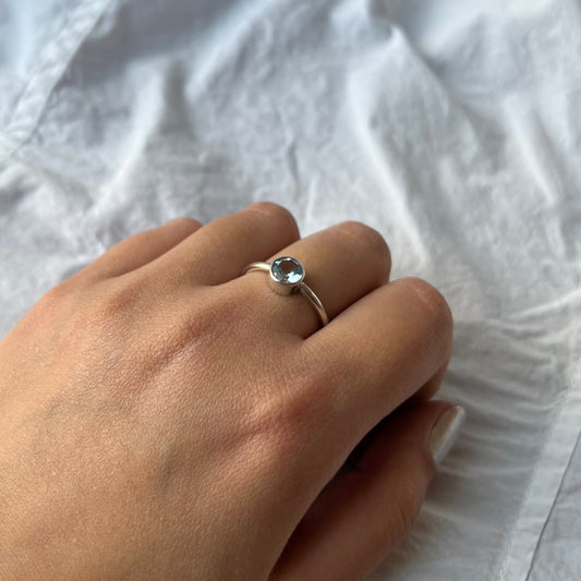 Aquamarine & sterling silver ring