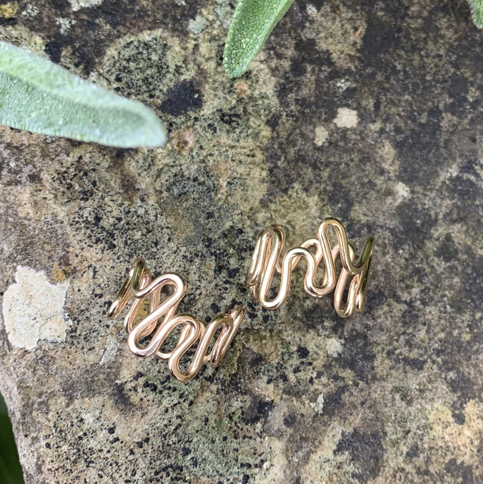 Two 9ct gold ripple rings.