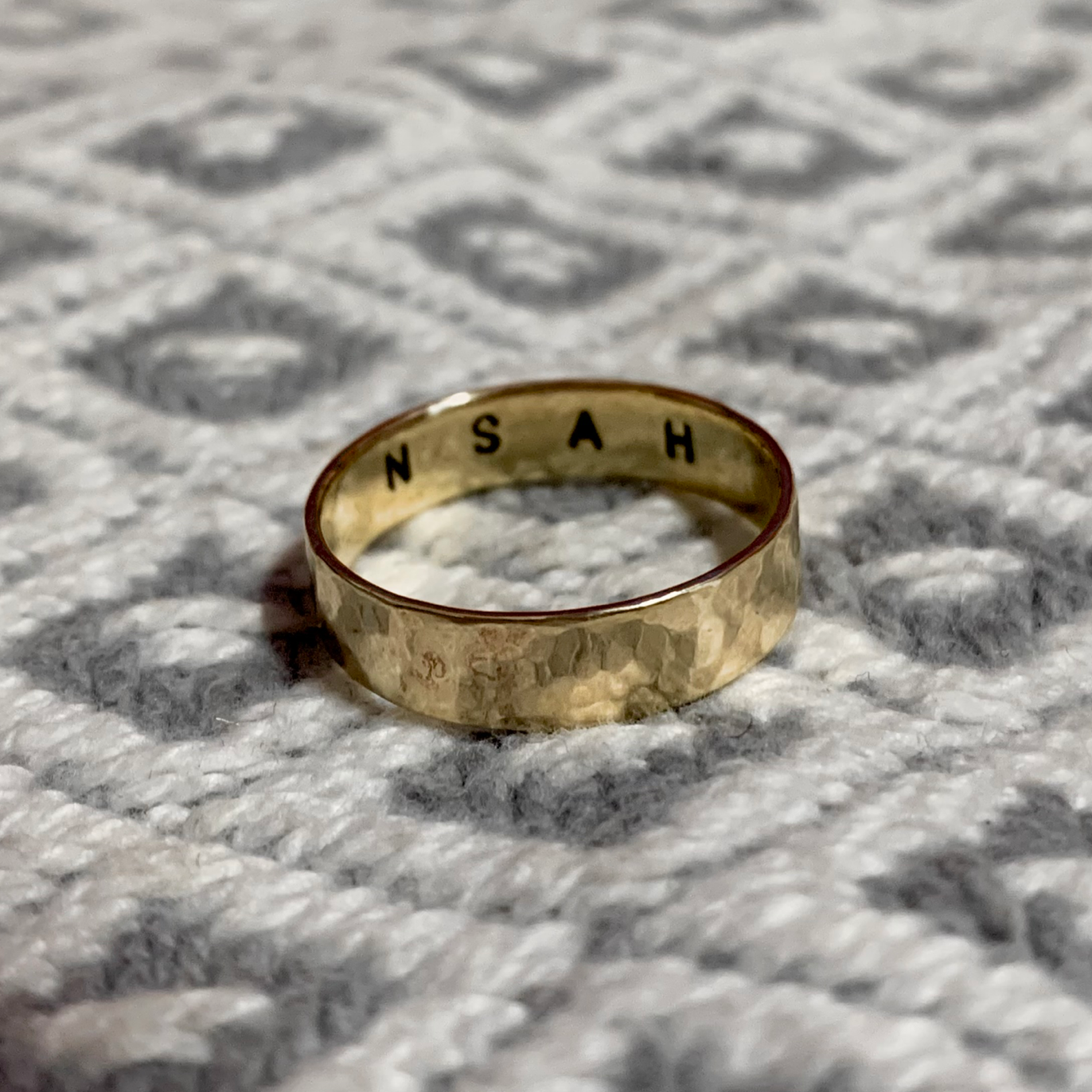 Solid 9ct gold ring with engraving