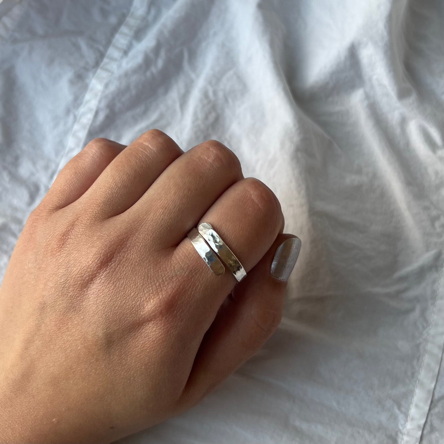 A sterling silver adjustable ring
