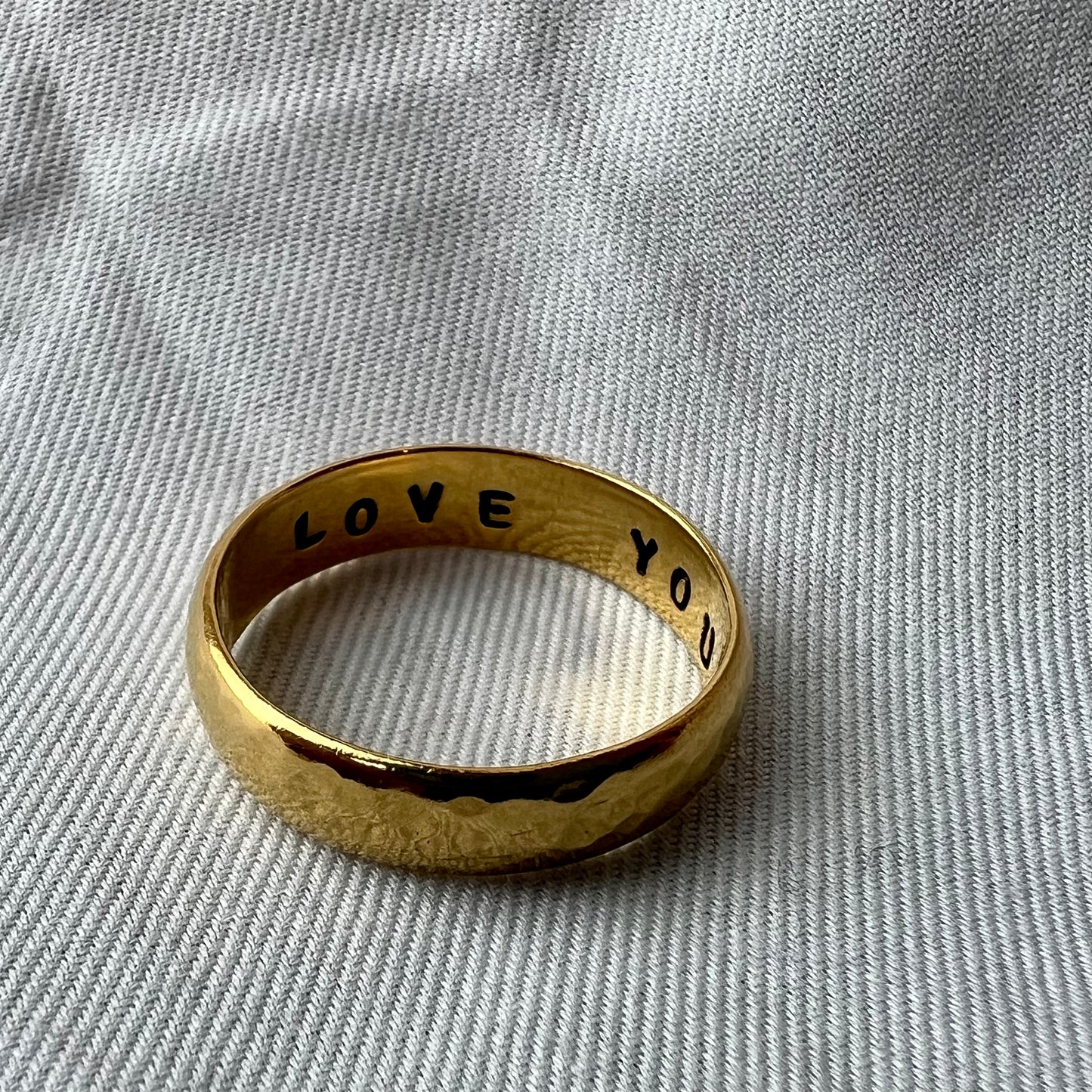 D-shaped ring with engraving